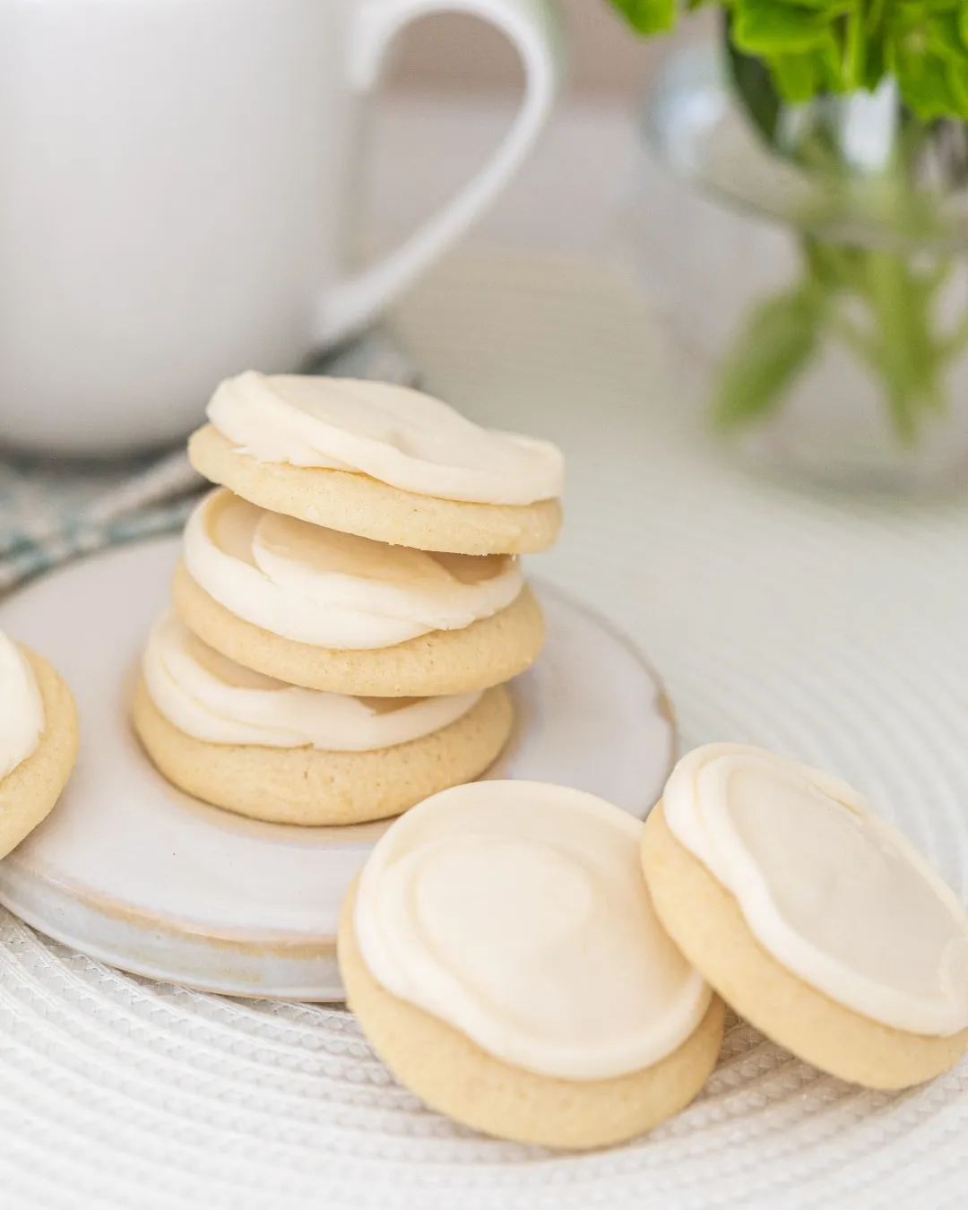 Flavor & Presentation Mini Round Buttercream Frosted Cookie